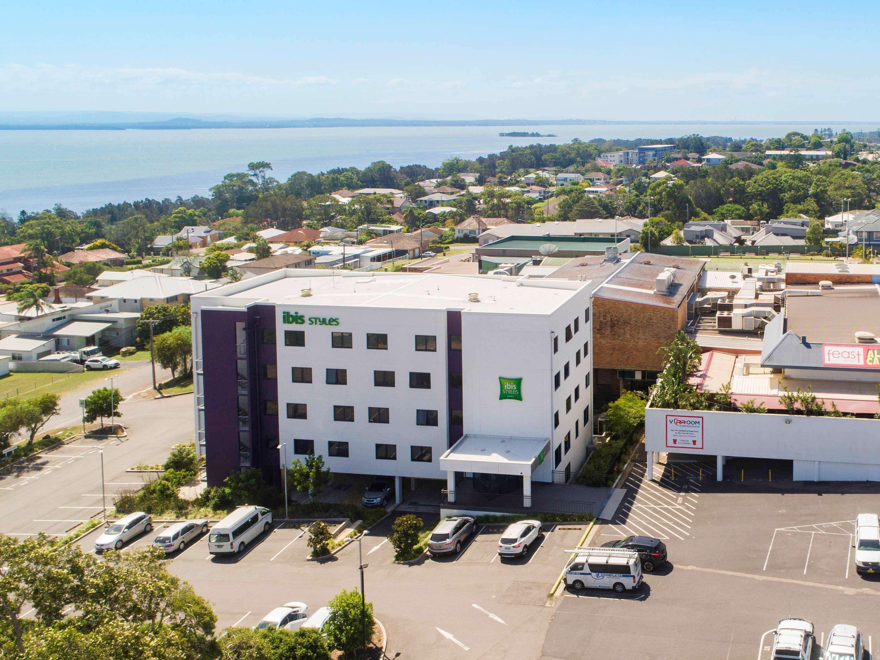 Ibis Styles The Entrance Hotel Exterior photo