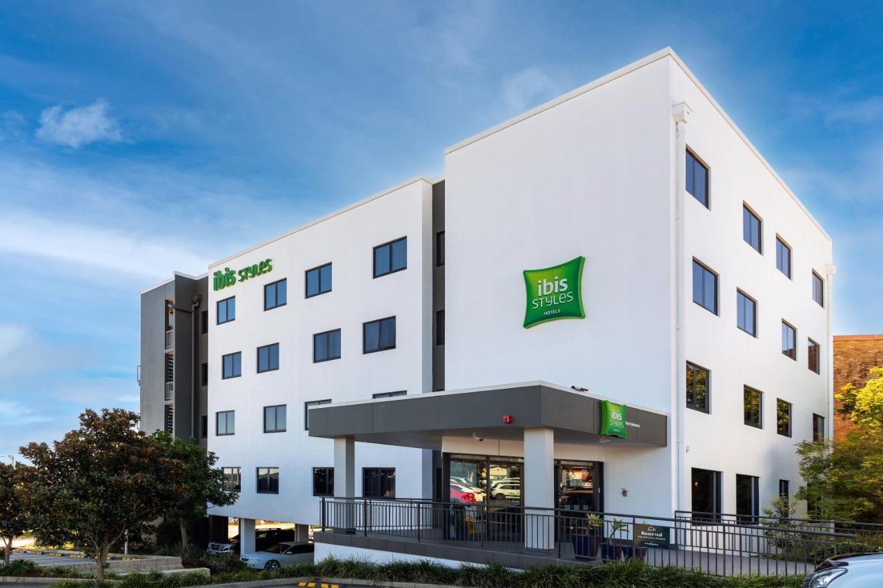 Ibis Styles The Entrance Hotel Exterior photo