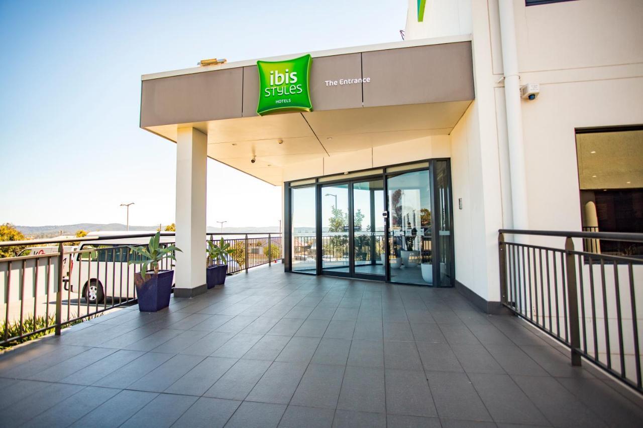 Ibis Styles The Entrance Hotel Exterior photo